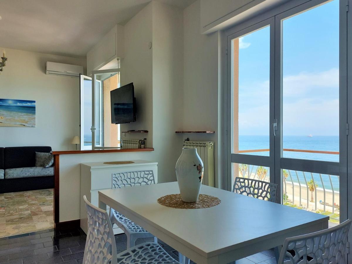 Maremare, Really On The Beach, With Private Parking Savona Exterior foto
